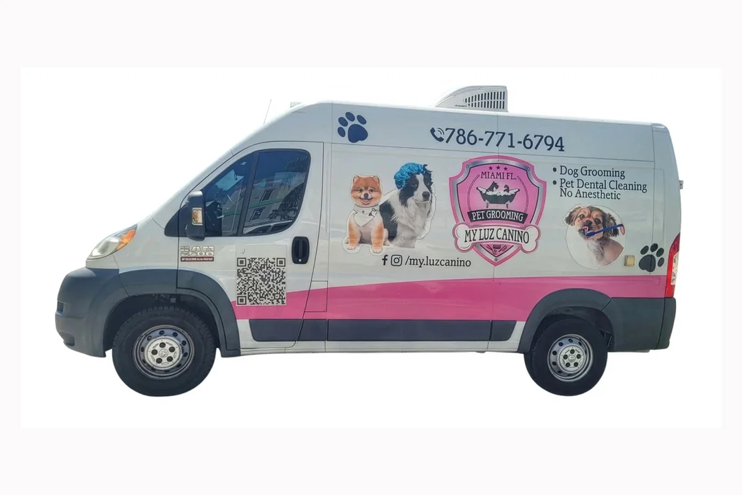 Van de My Luz Canino preparada para prestar grooming móvil en Miami